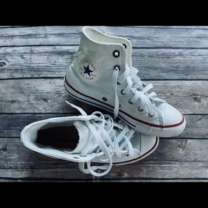 Cons high tops. Sz 2 big kid. Sfpf. Euc. White